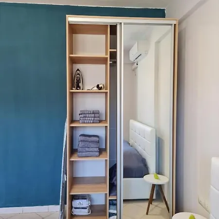 Sofia Seaview Apartment On Lungomare Vlore